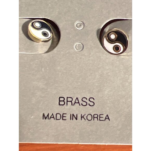 Avec Yin Yang Earrings Brass Black White Enamel Subtle Balance Harmony NEW - Picture 2 of 3